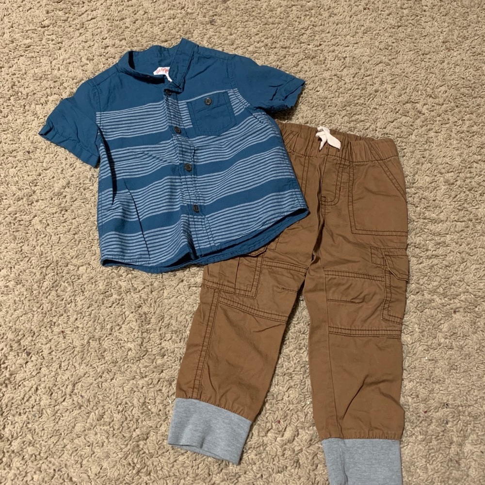 Blue shirt/ brown pant